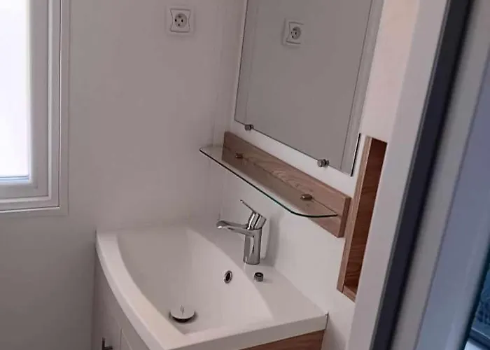 Mh306 - Charmettes مكان تخييم